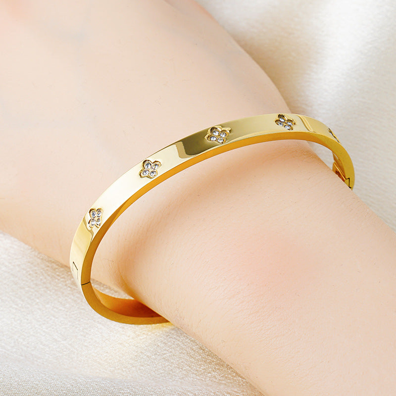Whisper of Éire — Minimal Clover Bangle Bracelet (Electroplated Steel)