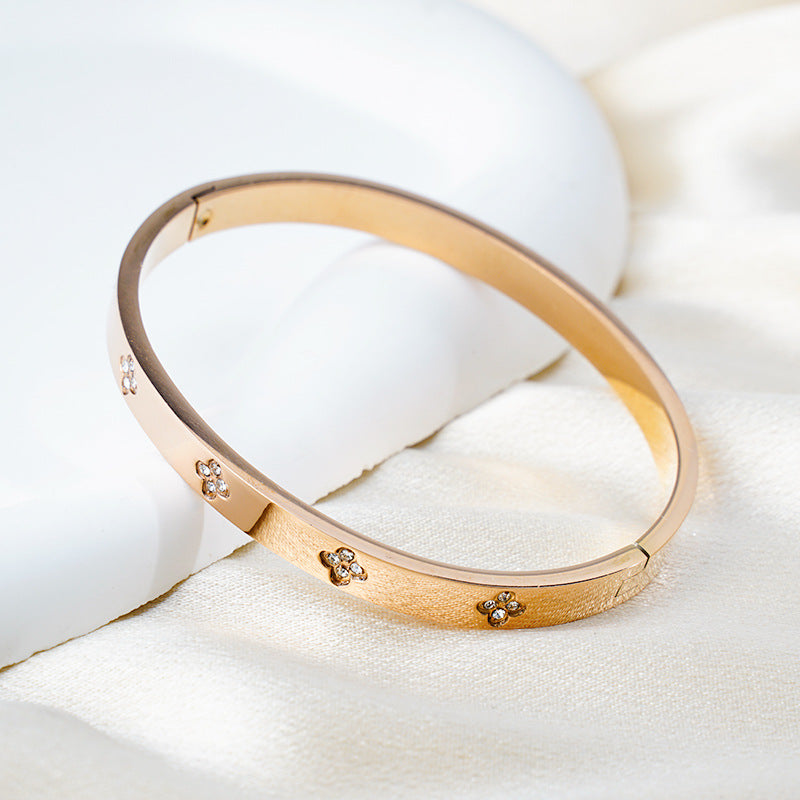 Whisper of Éire — Minimal Clover Bangle Bracelet (Electroplated Steel)