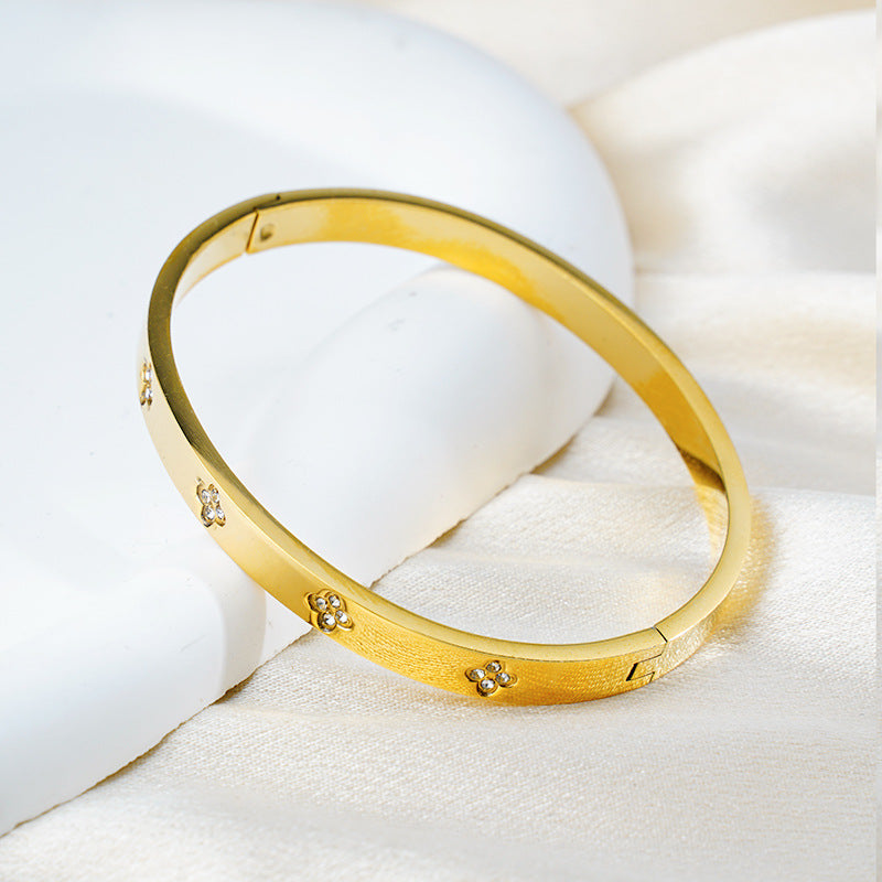 Whisper of Éire — Minimal Clover Bangle Bracelet (Electroplated Steel)